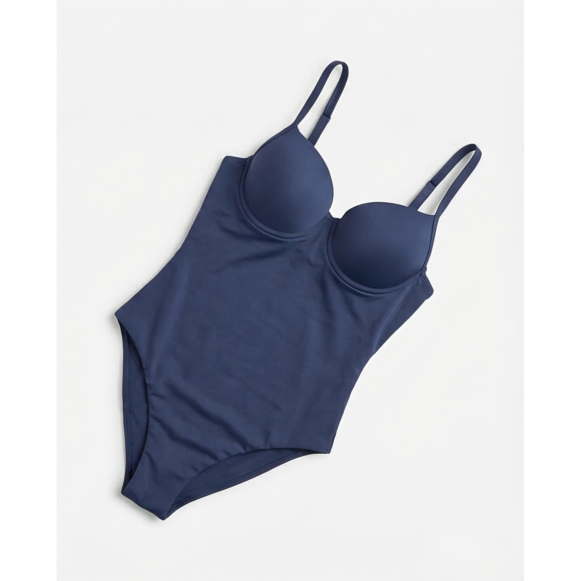 Taza azul de la marca Princessrio Valencia con diseño elegante para bebidas calientes.